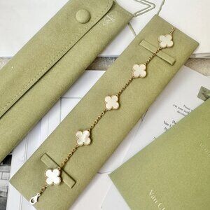 Van cleef & Arpels white bracelet 💖🤍